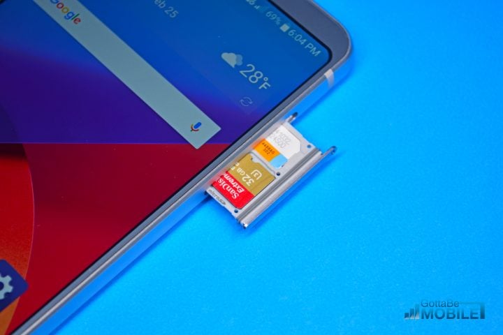 Add storage with the LG G6 microSD card slot. 