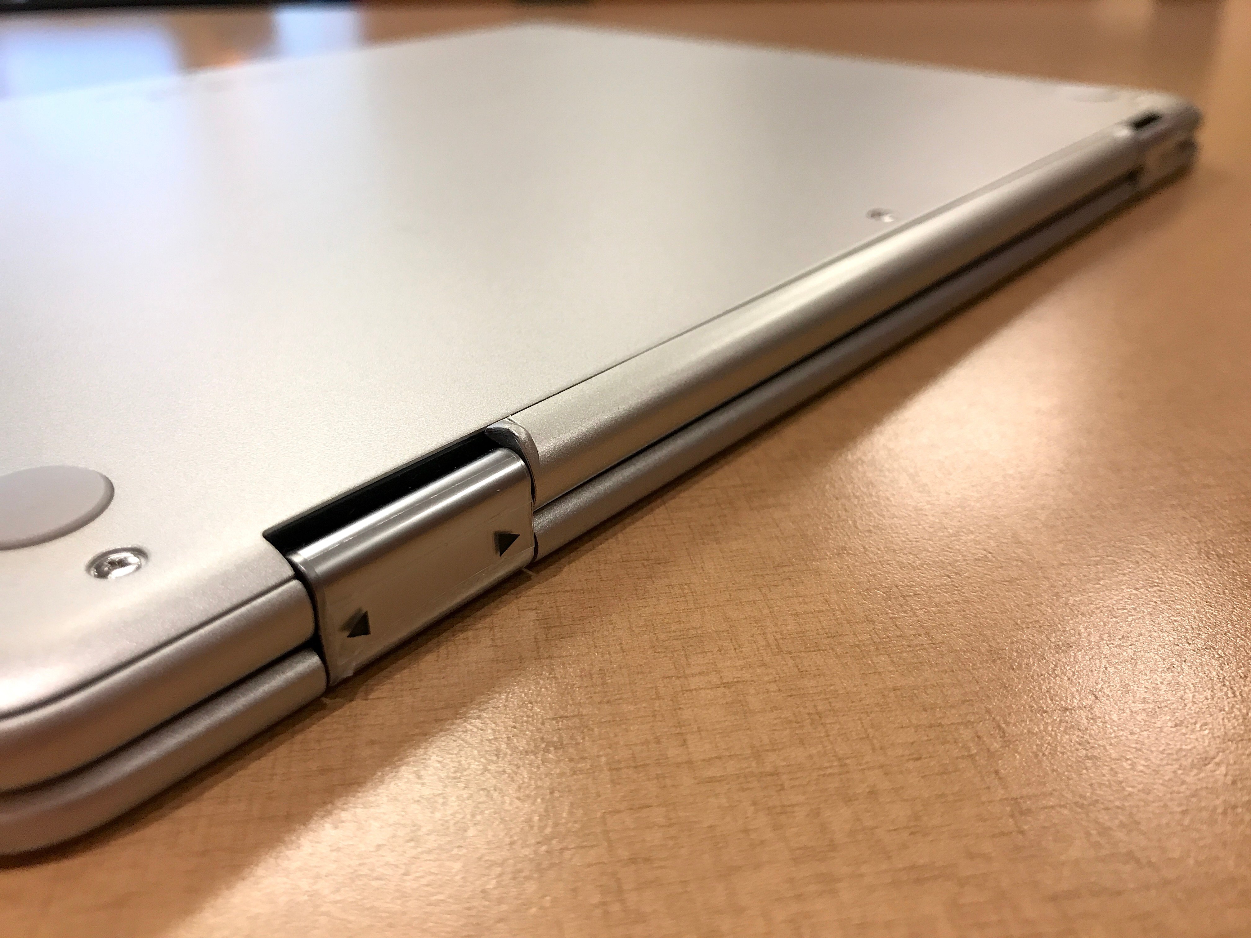 Samsung Chromebook Plus hinges back edge