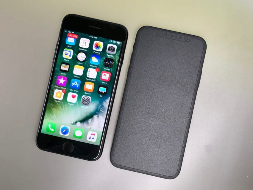 This shows what the iPhone 8 display could look like next to the iPhone 7.