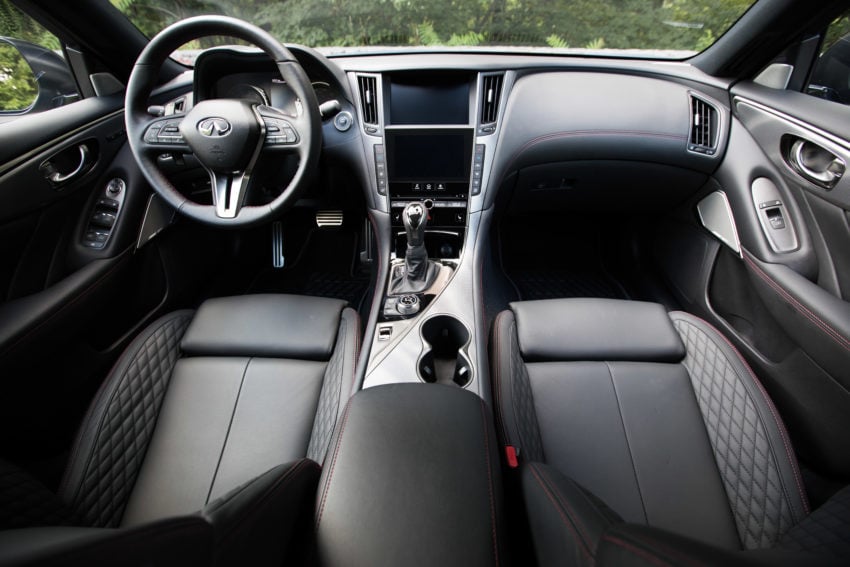 The 2018 Infiniti Q50 Interior is very nice, with touches that you'll notice, but the carbon fiber trim inside doesn't look as nice as that in the new2018 Q60.