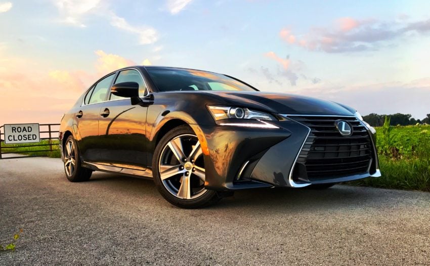 The 2017 Lexus GS 200t looks very nice inside and out.