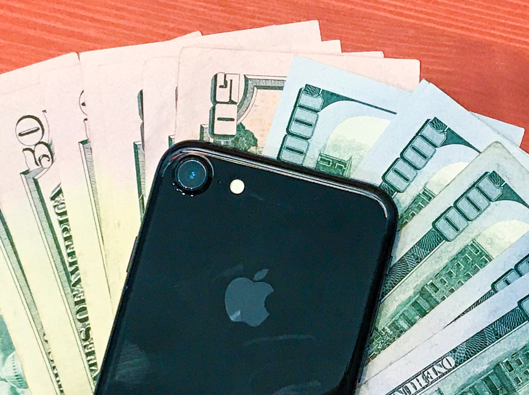 Lock in your iPhone trade in price to sell your iPhone for top dollar ahead of the iPhone 8 release date.