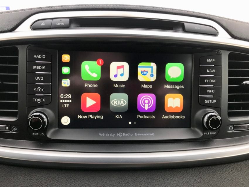 The touch screen is large, responsive and supports Apple CarPlay & Android Auto.
