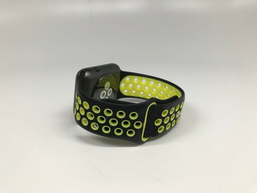 It looks like the Nike+ band, but it's much cheaper.