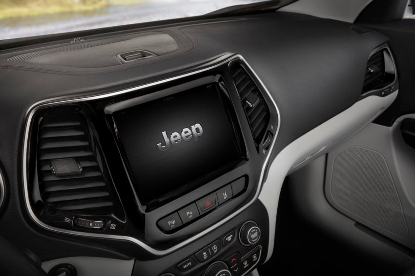 The 2019 Jeep Cherokee includes support for Apple CarPlay and Android Auto.