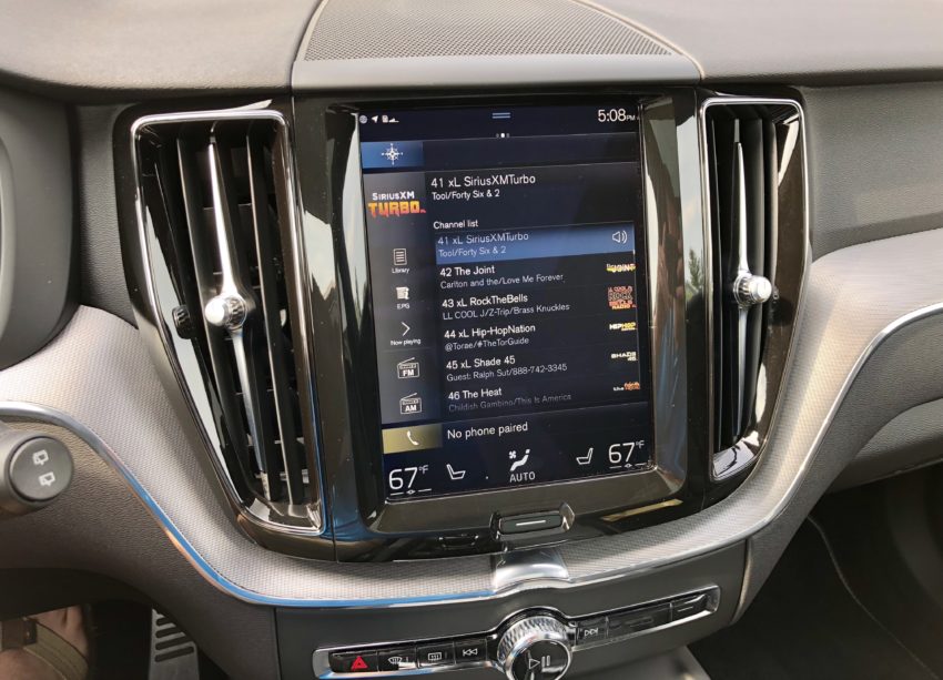 The infotainment system is easy to use, responsive and supports Apple CarPlay & Android Auto. 