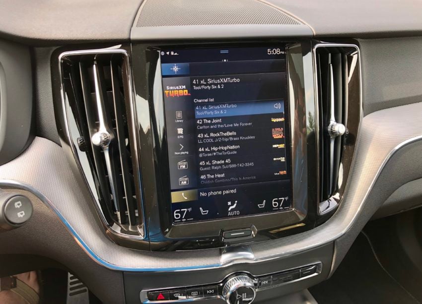 The infotainment system is easy to use, responsive and supports Apple CarPlay & Android Auto.