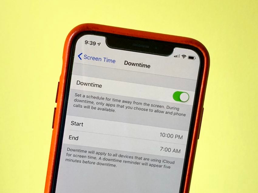 Downtime in iOS 12 helps you get ready to go to bed by limiting iPhone or iPad usage. 