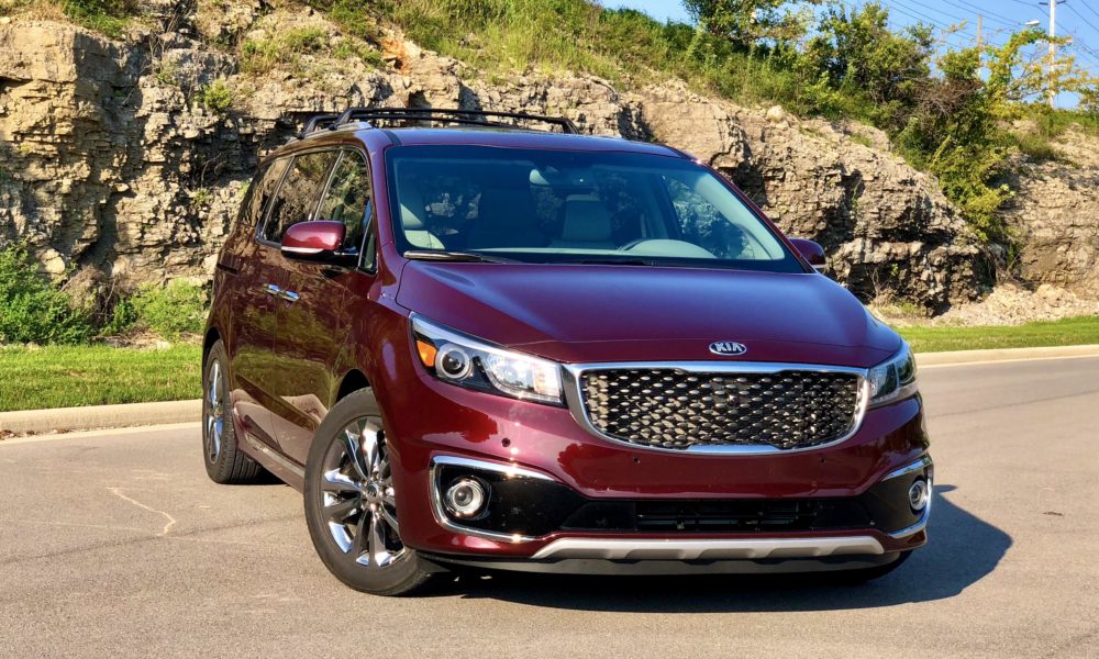 The Kia Sedona SXL looks sharp and is packed with features.