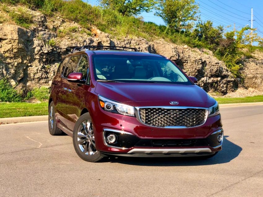 The Kia Sedona SXL looks sharp and is packed with features. 