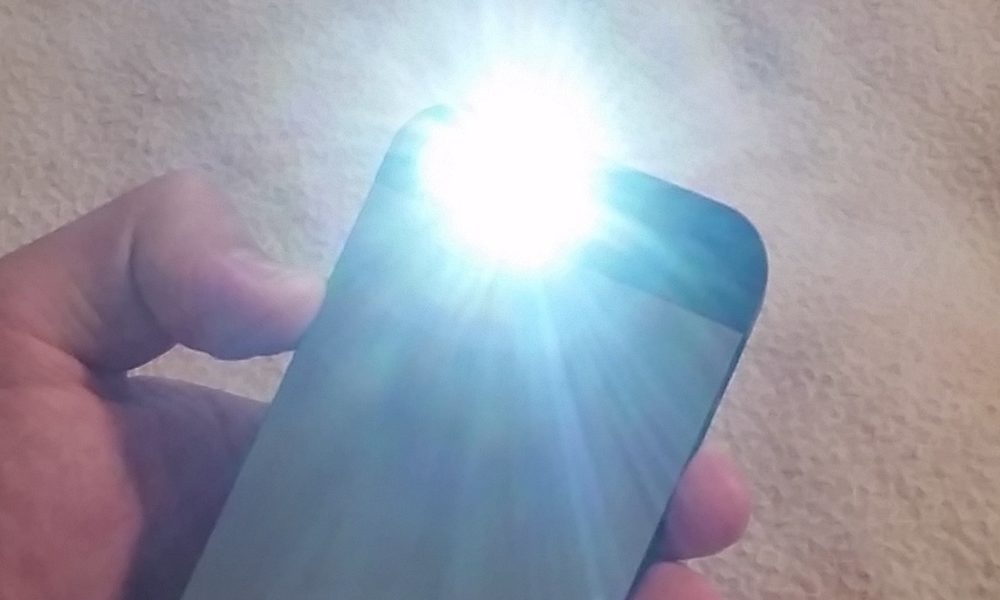 What you need to know about the iPhone flashlight accidentally turning on.