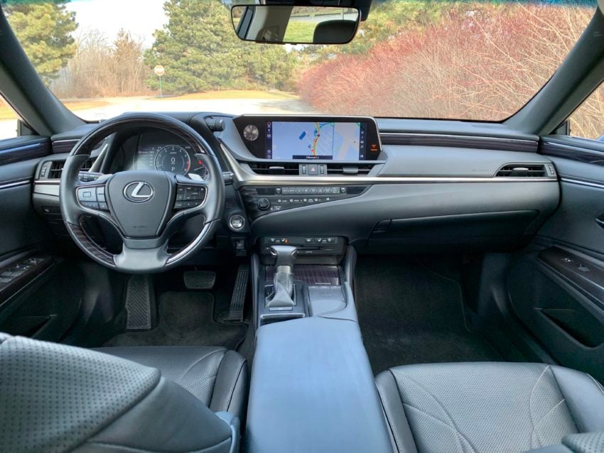 The 2019 Lexus ES 350 interior looks great, is spacious and comfortable.