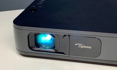 The Optoma LH150 is a very good portable projector that includes a battery.