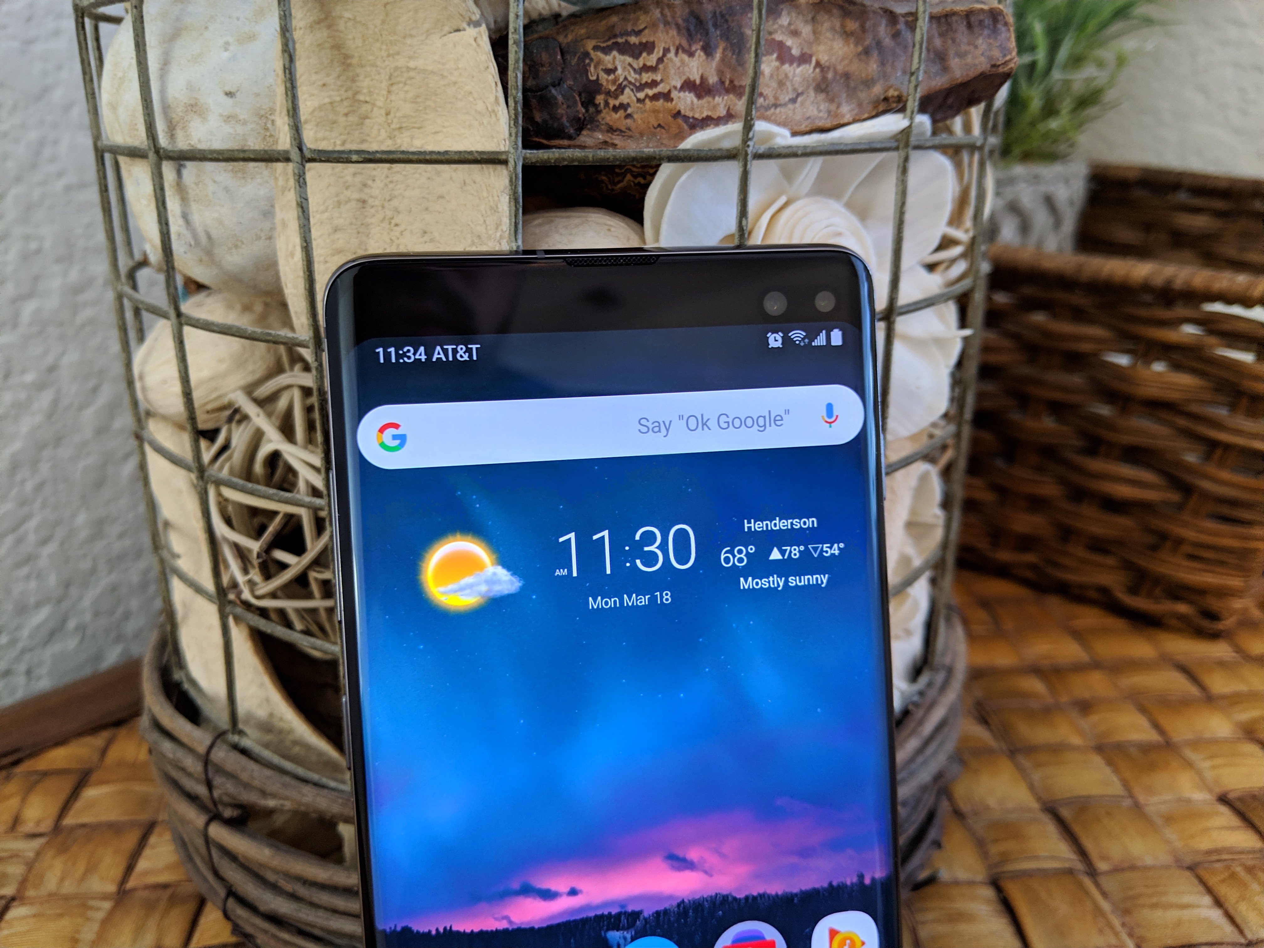How to Hide the Galaxy S10 Camera Cutout Notch