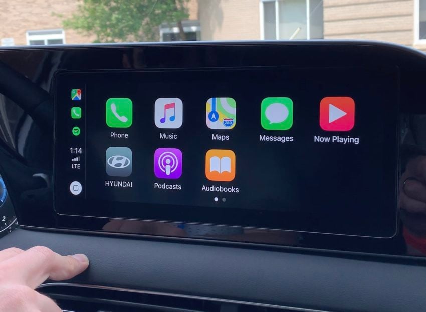 CarPlay and Android Auto are standard on the Palisade.
