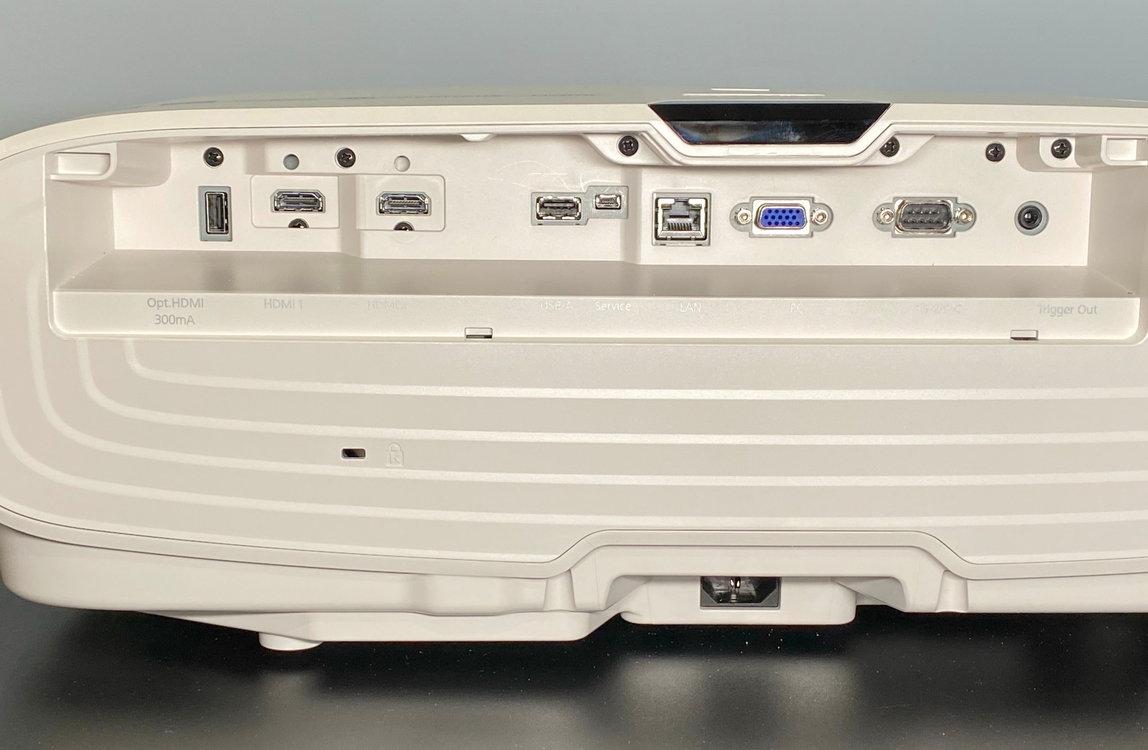 Epson Home Cinema 5050UB Review 4K Projector for Gaming & Entertaining