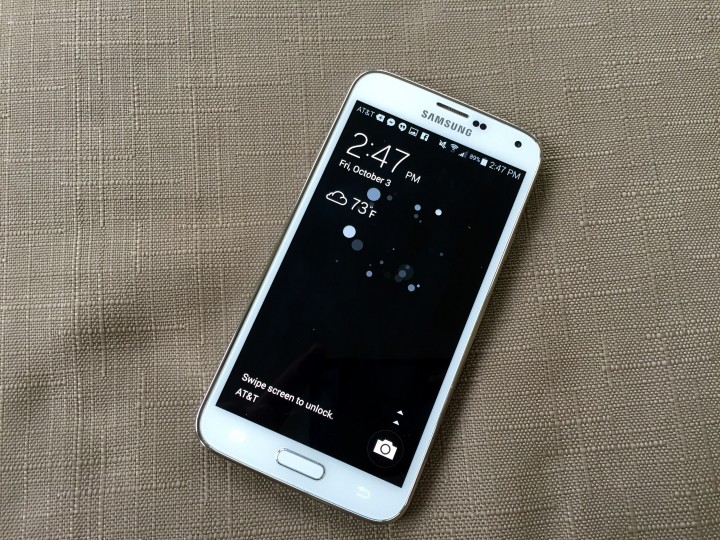 A black Galaxy S5 wallpaper delivers better battery life.
