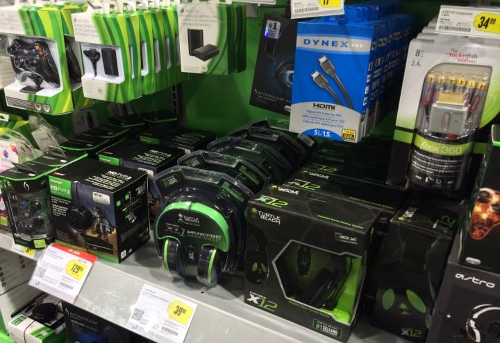 Xbox One Black Friday 2014 accessory deals will offer savings on headphones and controllers.