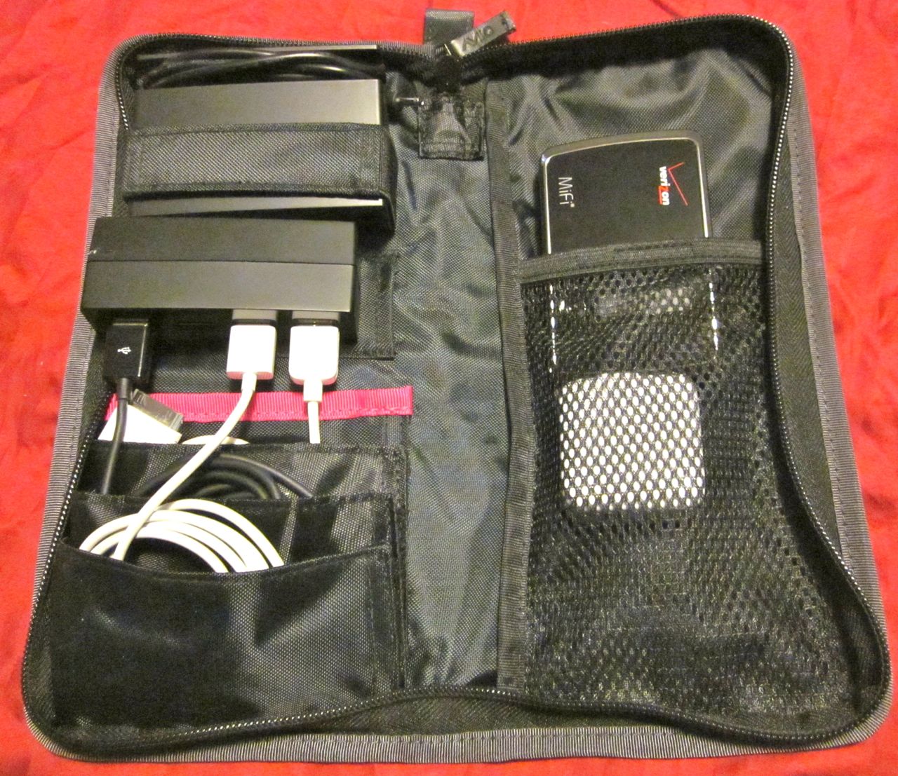 AViiQ Portable Charging Station Inside