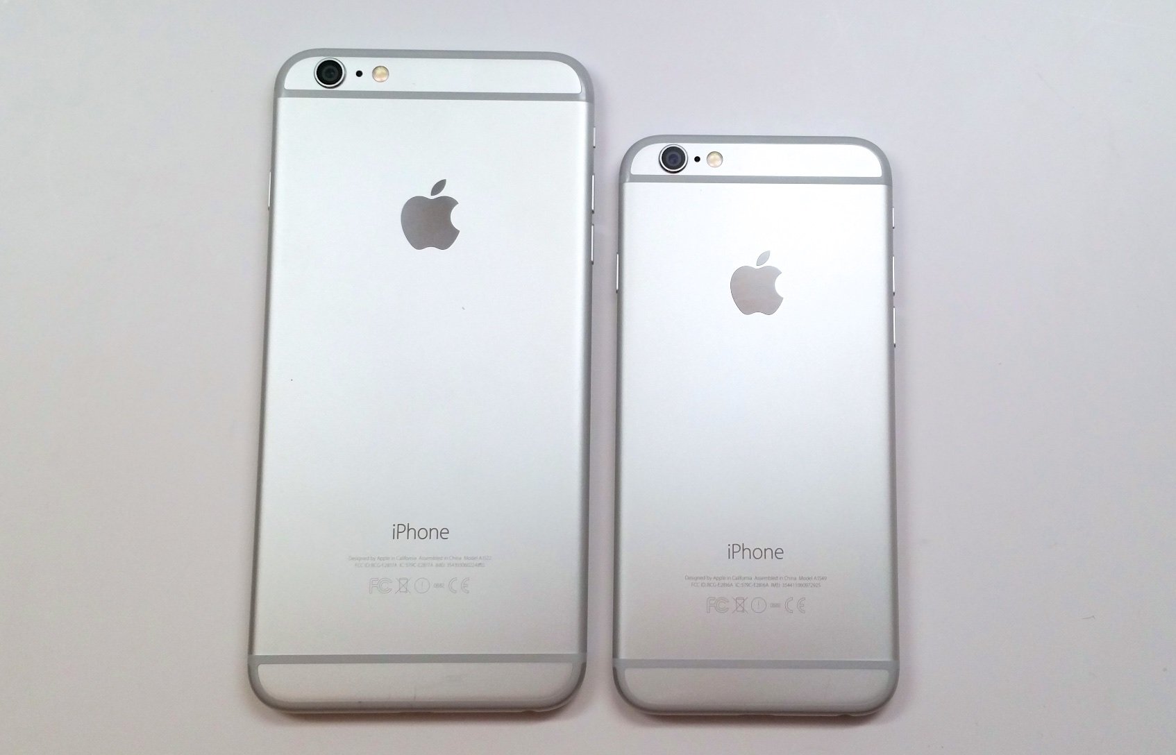 The iPhone 6 vs iPhone 6 Plus photo above shows the difference in size.