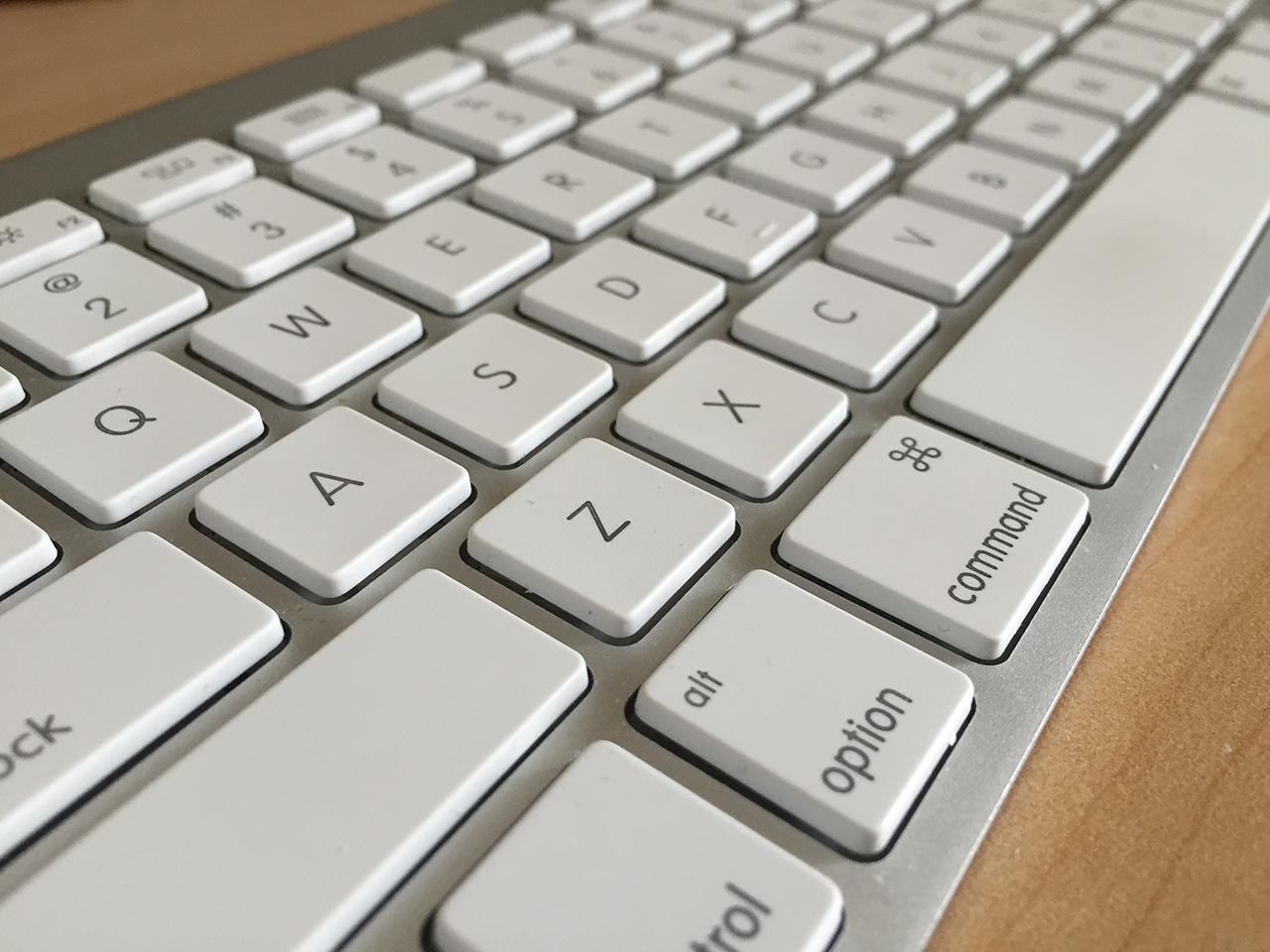 clean mac keyboard