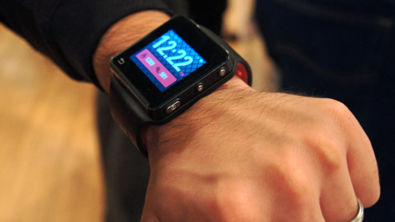 Video: Motorola MotoACTV Is What the iPod Nano Should Be